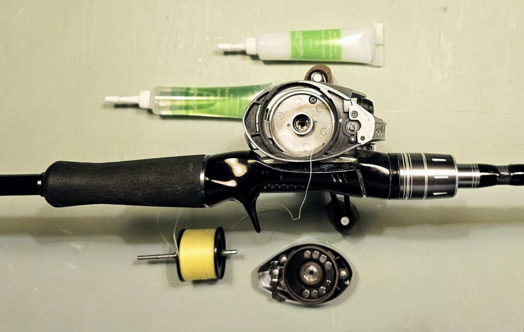 Baitcaster fliehkraftbremse geoffnet und oel und schmierfett